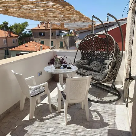 Rose- Center&parking