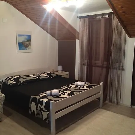 Rose- Center&parking Σίμπενικ