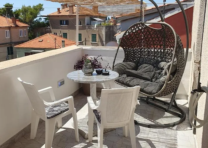 Rose- Center&parking