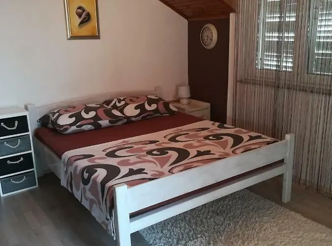 Rose- Center&parking